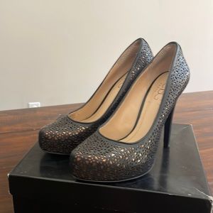 Black/bronze BCBG pumps